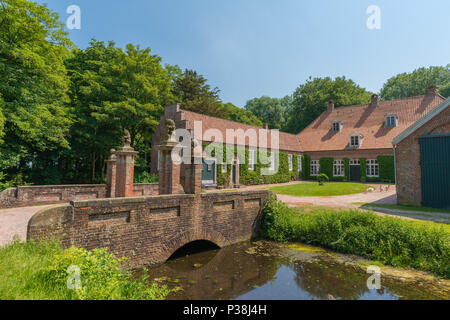 Château château à douves, trouvez les ex-siège d'un chef de la Frise orientale, Hinte, Frise orientale, Basse-Saxe, Allemagne Banque D'Images