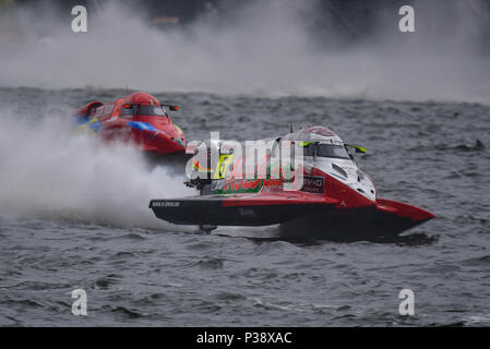 Thani Al Qemzi roulant pour l'équipe de course d'Abu Dhabi dans le F1H2O Bateau de Moteur de Formule 1 Grand Prix de Londres au Royal Victoria Dock, London Docklands, Newham, Royaume-Uni Banque D'Images