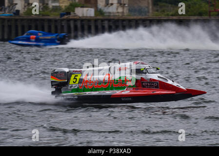 Thani Al Qemzi roulant pour l'équipe de course d'Abu Dhabi dans le F1H2O Bateau de Moteur de Formule 1 Grand Prix de Londres au Royal Victoria Dock, London Docklands, Newham, Royaume-Uni Banque D'Images