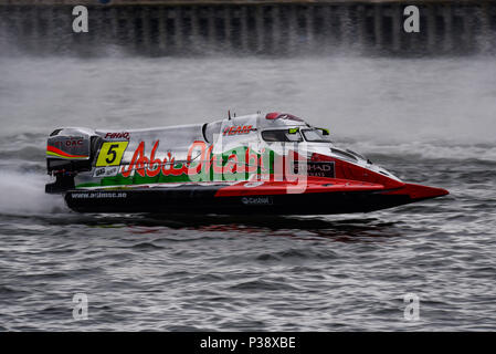 Thani Al Qemzi roulant pour l'équipe de course d'Abu Dhabi dans le F1H2O Bateau de Moteur de Formule 1 Grand Prix de Londres au Royal Victoria Dock, London Docklands, Newham, Royaume-Uni Banque D'Images