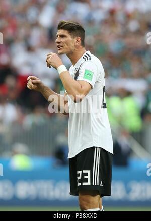 Moscou, Russie. 17 Juin, 2018. firo : 17.06.2018, Moscou, football, soccer, Allemagne - Mexique, Mexique 0 1 : Mario Gomez, GER, l'excitation, le geste d'utilisation dans le monde entier | Credit : dpa/Alamy Live News Banque D'Images