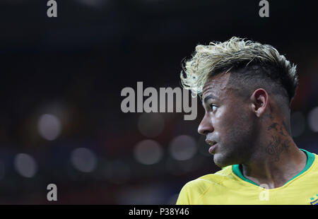 Rostov, Russie, 17 juin 2018. Le Brésil de Neymar réagit au cours d'un groupe E match entre le Brésil et la Suisse à la Coupe du Monde FIFA 2018 à Rostov-sur-Don, la Russie, le 17 juin 2018. Credit : Lu Jinbo/Xinhua/Alamy Live News Banque D'Images