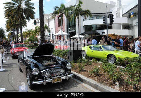 Los Angeles, USA. 17 Jun, 2018. Une vue générale de l'atmosphère du 25e anniversaire Rodeo Drive Concours d'elégance event le 17 juin 2018 sur Rodeo Drive à Beverly Hills, Californie. Photo de Barry King/Alamy Live News Banque D'Images