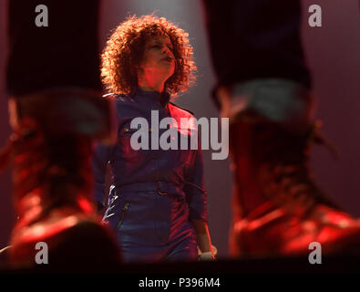 Prague, République tchèque. 15 Juin, 2018. Musicien Regine Chassagne effectue pendant les concerts du groupe de rock indépendant Arcade Fire à Prague, en République tchèque, le 15 juin 2018. Photo : CTK Michal Krumphanzl/Photo/Alamy Live News Banque D'Images