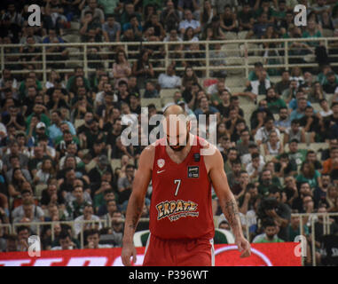 Athènes, Grèce. 17 Juin, 2018. Vassilis Spanoulis de l'Olympiacos réagit au cours de la finale de la ligue de basket-ball grec match entre l'Olympiakos et le Panathinaikos BC. Credit : Ioannis Alexopoulos SOPA/Images/ZUMA/Alamy Fil Live News Banque D'Images