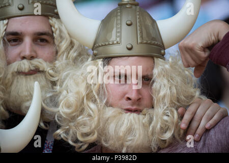 Moscou, Russie. 16 Juin, 2018. Fans islandais avec Viking casques, ventilateur, Fans, spectateurs, supporters, sympathisants, l'Argentine (ARG) - Islande (ISL) 1 : 1, premier tour, Groupe D, Match 7, le 16.06.2018 à Moscou ; Coupe du Monde de Football 2018 en Russie à partir de la 14.06. - 15.07.2018. Utilisation dans le monde entier | Credit : dpa/Alamy Live News Banque D'Images