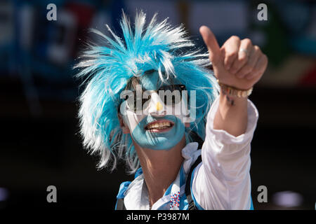 Moscou, Russie. 16 Juin, 2018. Fan argentin avec peinture sur visage, half-length portrait, ventilateur, fans, spectateurs, supporter, supporter, portrait, geste, le geste, l'Argentine (ARG) - Islande (ISL) 1 : 1, premier tour, groupe D, match 7, le 16.06.2018 à Moscou ; Coupe du Monde de Football 2018 en Russie à partir de la 14.06. - 15.07.2018. Utilisation dans le monde entier | Credit : dpa/Alamy Live News Banque D'Images