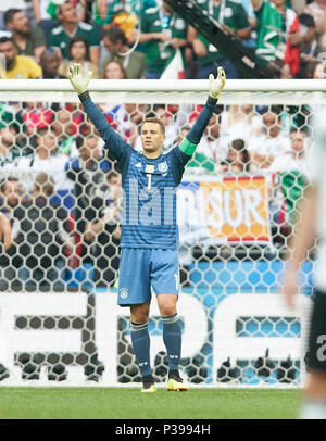 Moscou, Russie. 17 Jun, 2018. Allemagne - Mexique, Soccer, Moscou, le 17 juin 2018 Manuel NEUER, DFB 1 Torwart, figure d'ensemble, action, image unique, simple action, ALLEMAGNE - MEXIQUE 0-1 COUPE DU MONDE DE LA FIFA 2018 en Russie, le groupe F, la saison 2018/2019, 17 juin 2018 L u z h n i k i Stadium de Moscou, Russie. © Peter Schatz / Alamy Live News Banque D'Images