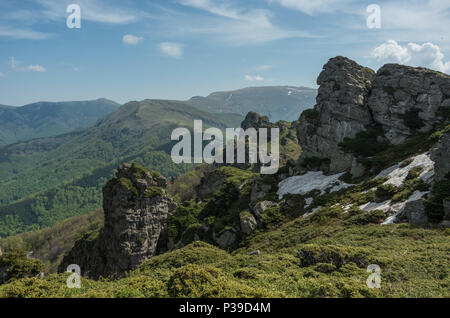 Babin zub - Stara Planina, la Serbie. Babin zub est un sommet dans le massif de la montagne Stara Planina, dans le sud-est de la Serbie. Banque D'Images