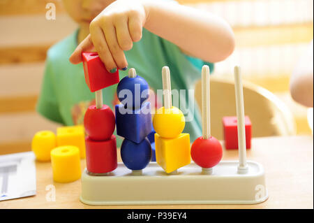 Montessori éducation, milieu d'apprentissage préparé, enfant, apprentissage, méthode, naturel, matériaux, pédagogie, enfants, éducatif, apprentissage intuitif, Banque D'Images