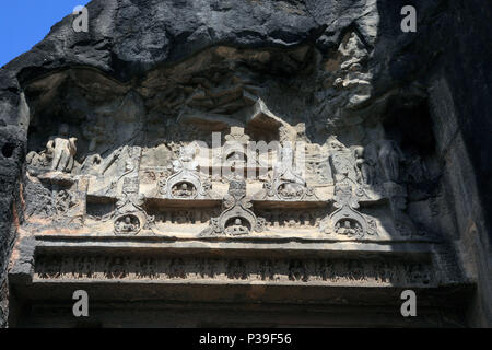 Façade de l'ancien rocher sculpté, les grottes d'Ellora temple bouddhiste près de Aurangabad, Inde. 7ème-8ème siècle. Banque D'Images