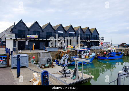 Bateaux de pêche dans le port de Whitstable, Kent, UK Banque D'Images