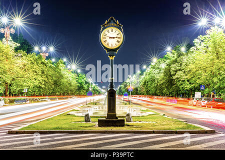 Boulevard de l'Union par nuit, dans le centre-ville de Bucarest (Bucuresti), Roumanie Banque D'Images