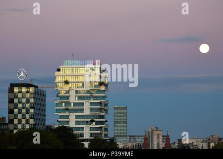 Berlin, Allemagne, vue dans la soirée sur les maisons sur la Spree Banque D'Images