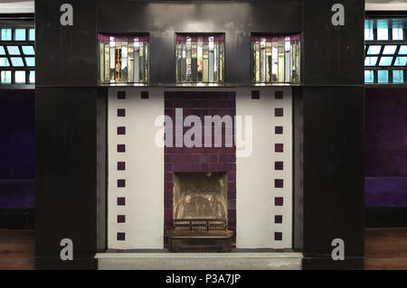 Close up de l'intérieur du Willow Tea Rooms, Sauchiehall St, Glasgow, conçu par l'architecte Charles Rennie Mackintosh pour son propriétaire Kate Cranston Banque D'Images