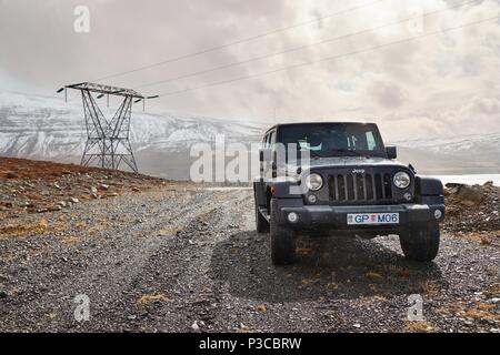 Jeep Wrangler sur terrain islandais Banque D'Images