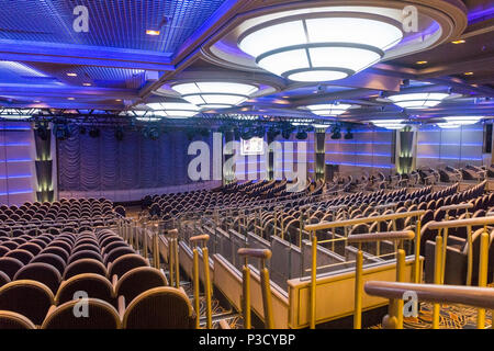 Civitavecchia, Italie du 20e Septembre 2017 : théâtre de divertissement à bord du Royal Princess bateau de croisière. Le navire appartient à la Princess Cruise line. Banque D'Images