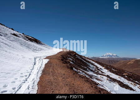 Randonnée à vélo jusqu'Chacaltaya, la sixième plus haute montagne de Bolivie (près de La Paz). Banque D'Images