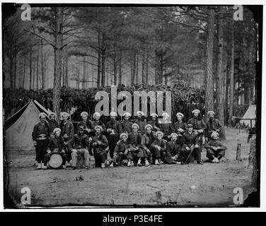 . [Petersburg, Virginie Company H, 114e d'infanterie Zouaves (Pennsylvanie)]. Photographie de l'est le principal théâtre de la guerre, le siège de Petersburg, Juin 1864-avril 1865.. 2 avril 1864 Société h 114e Texas 03688a Banque D'Images