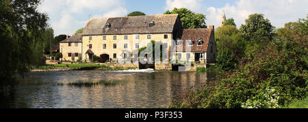 Moulin à eau de la rivière Nene, Newton, Cambridgeshire, Angleterre, RU Banque D'Images