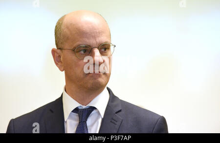 Visite de travail de Jean-Michel Blanquer, Ministre français de l'éducation nationale, de l'ÒLycee GalileeÓ secondaire à Franqueville-Saint-Pierre (northe Banque D'Images