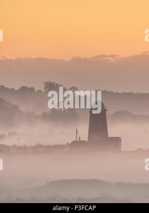 Lever de soleil sur les marais Broadland, Norfolk Banque D'Images