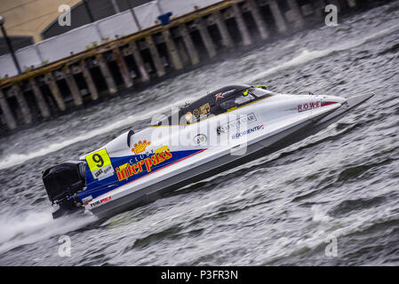 Grant Trask pour conduite F1 Racing Atlantique dans le F1H2O Bateau de Moteur de Formule 1 Grand Prix de Londres au Royal Victoria Dock, Docklands, Newham, London, UK Banque D'Images