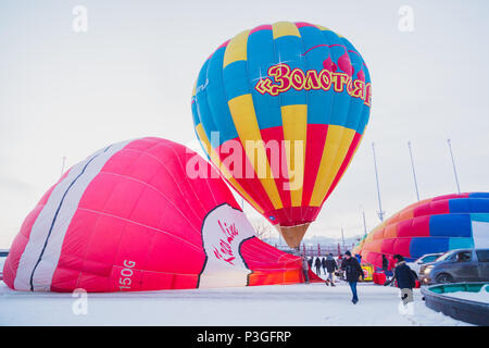 NIZHNY NOVGOROD, Russie - le 24 février 2018. Départ en masse sur le festival de ballons à air chaud Banque D'Images