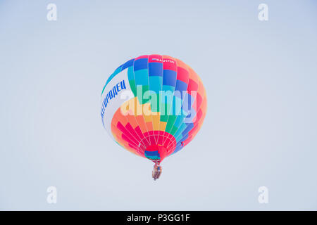 NIZHNY NOVGOROD, Russie - le 24 février 2018. Festival de ballons à air chaud Banque D'Images