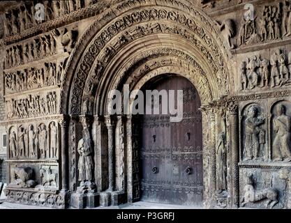 PORTADA ROMANICA DEL MONASTERIO DE SANTA MARIA DE RIPOLL - SIGLO XII. Lieu : MONASTÈRE DE SANTA MARIA, Ripoll, Gérone, Espagne. Banque D'Images