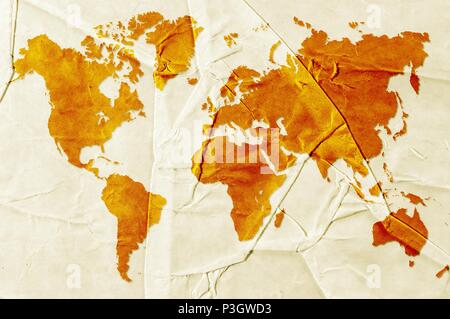 Carte du monde brun sépia sur papier froissé. Éléments de cette image fournie par la NASA. Banque D'Images