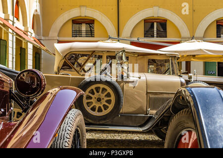 FAENZA (RA), l'Italie - le 9 juin 2018 : voitures anciennes voitures rally historique dans Autogirovagando Banque D'Images