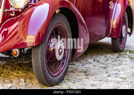 FAENZA (RA), l'Italie - le 9 juin 2018 : une voiture montre dans Autogirovagando historique rallye de voitures Banque D'Images