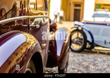 FAENZA (RA), l'Italie - le 9 juin 2018 : une voiture montre dans Autogirovagando historique rallye de voitures Banque D'Images