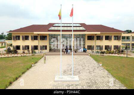 (180618) -- BEIJING, 18 juin 2018 (Xinhua) -- photo aérienne prise le 12 juin 2018 montre l'China-Congo l'hôpital de l'amitié, à l'ouest de Brazzaville, capitale de la République du Congo. (Xinhua/Wang Teng) (nxl) Banque D'Images