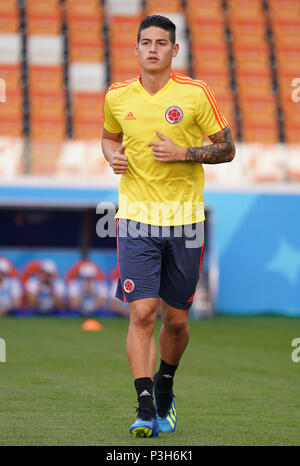 (180618) -- SARANSK, 18 juin 2018(Xinhua) -- La James Rodriguez est vu lors d'une session de formation avant d'un groupe H match contre le Japon lors de la Coupe du Monde FIFA 2018 à Saransk, Russie, le 18 juin 2018. (Xinhua/Lui Siu Wai) Banque D'Images