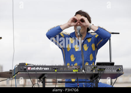 Chantilly, France. 17 Juin, 2018. Naïve New Beaters la bande effectue au cours de la 169e Prix de Diane course de chevaux le 17 juin 2018 à Chantilly, France. Credit : Bernard Menigault/Alamy Live News Banque D'Images