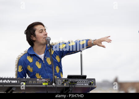 Chantilly, France. 17 Juin, 2018. Naïve New Beaters la bande effectue au cours de la 169e Prix de Diane course de chevaux le 17 juin 2018 à Chantilly, France. Credit : Bernard Menigault/Alamy Live News Banque D'Images