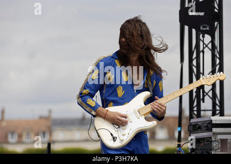 Chantilly, France. 17 Juin, 2018. Naïve New Beaters la bande effectue au cours de la 169e Prix de Diane course de chevaux le 17 juin 2018 à Chantilly, France. Credit : Bernard Menigault/Alamy Live News Banque D'Images