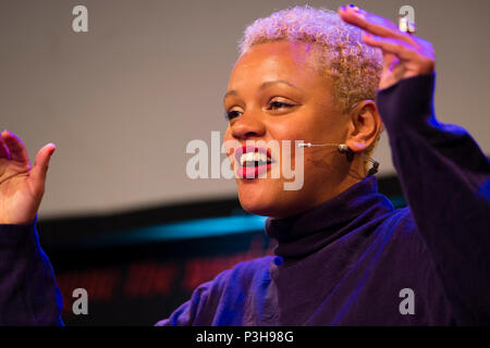 GEMMA CAIRNEY, télévision anglaise et animateur parle de son livre 'Ouvrir pour les jeunes adultes : une boîte à outils pour la façon dont la magie et la vie peut être Foiré', à l'Hay Festival 2018 de la littérature et des arts. Ce festival , a décrit par l'ancien président américain Bill Clinton comme "le Woodstock de l'esprit', attire des écrivains et penseurs du monde entier pendant 10 jours de célébrations de la meilleure de l'écrit Banque D'Images