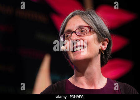 HELEN PANKURST, militant des droits des femmes, et une grande petite-fille du chef suffregette Emily Pankhurst, parlant au Hay Festival 2018 de la littérature et des arts. Ce festival , a décrit par l'ancien président américain Bill Clinton comme "le Woodstock de l'esprit', attire des écrivains et penseurs du monde entier pendant 10 jours de célébrations de la meilleure de l'écrit Banque D'Images