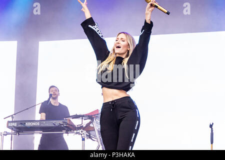 Kiel, Allemagne. 18 Juin, 2018. La bande 'Glasperlenspiel" est signalée dans le Hoernbuehne au cours de la Kieler Woche 2018 © Björn Deutschmann/Alamy Live News Banque D'Images