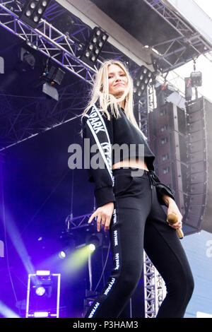 Kiel, Allemagne. 18 Juin, 2018. La bande 'Glasperlenspiel" est signalée dans le Hoernbuehne au cours de la Kieler Woche 2018 © Björn Deutschmann/Alamy Live News Banque D'Images