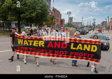 Detroit, Michigan, USA - 18 juin 2018 - Plusieurs centaines de personnes se sont rassemblées à Detroit afin d'appuyer les peuples pauvres de la campagne contre la pauvreté, le racisme, le Militarisme, et dévastation écologique. Crédit : Jim West/Alamy Live News Banque D'Images