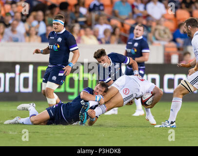 5 mai 2018 : USA Men's Rugby tête de l'équipe Paul Mullen (3) est fixée par l'Ecosse contre l'équipe de rugby des hommes à l'extérieur de la moitié Adam Hastings (10) et l'Ecosse Men's Rugby Team Mark Bennett (22) au cours de l'été 2018 Série Unis match entre l'équipe de France hommes contre l'Ecosse à l'équipe masculine du stade BBVA Compass, Houston, Texas . USA a battu l'Ecosse 30-29 Full Time Banque D'Images