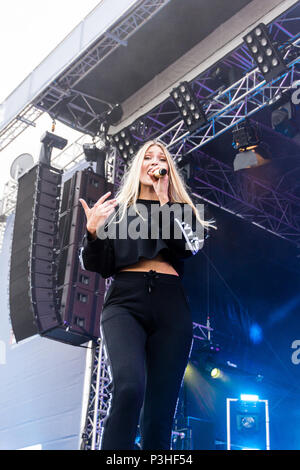 Kiel, Allemagne. 18 Juin, 2018. La bande 'Glasperlenspiel" est signalée dans le Hoernbuehne au cours de la Kieler Woche 2018 © Björn Deutschmann/Alamy Live News Banque D'Images