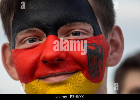 Les fans de football allemand marche autour de du centre de Moscou, au cours de la Coupe du Monde de la FIFA, Russie 2018 Banque D'Images