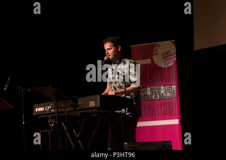 Comédien et auteur Adam Kay vivre au Stoke Newington 2018 Festival littéraire à Hackney, East London Banque D'Images