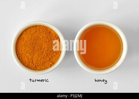 Masque visage fait maison faites de curcuma et de miel Banque D'Images
