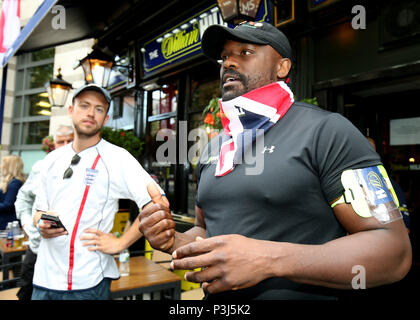 Derek Chisora au Seigneur Pub Raglan à Londres. ASSOCIATION DE PRESSE Photo. Photo date : lundi 17 juin 2018. Voir l'histoire de l'Angleterre. WORLDCUP PA Crédit photo doit se lire : Nigel Français/PA Wire Banque D'Images